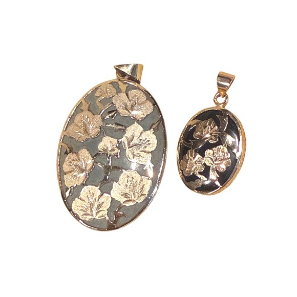 Lot of 2 Vintage Gold Floral Overlay Jade Onyx Oval Gemstone Pendant Necklaces - Picture 3 of 9